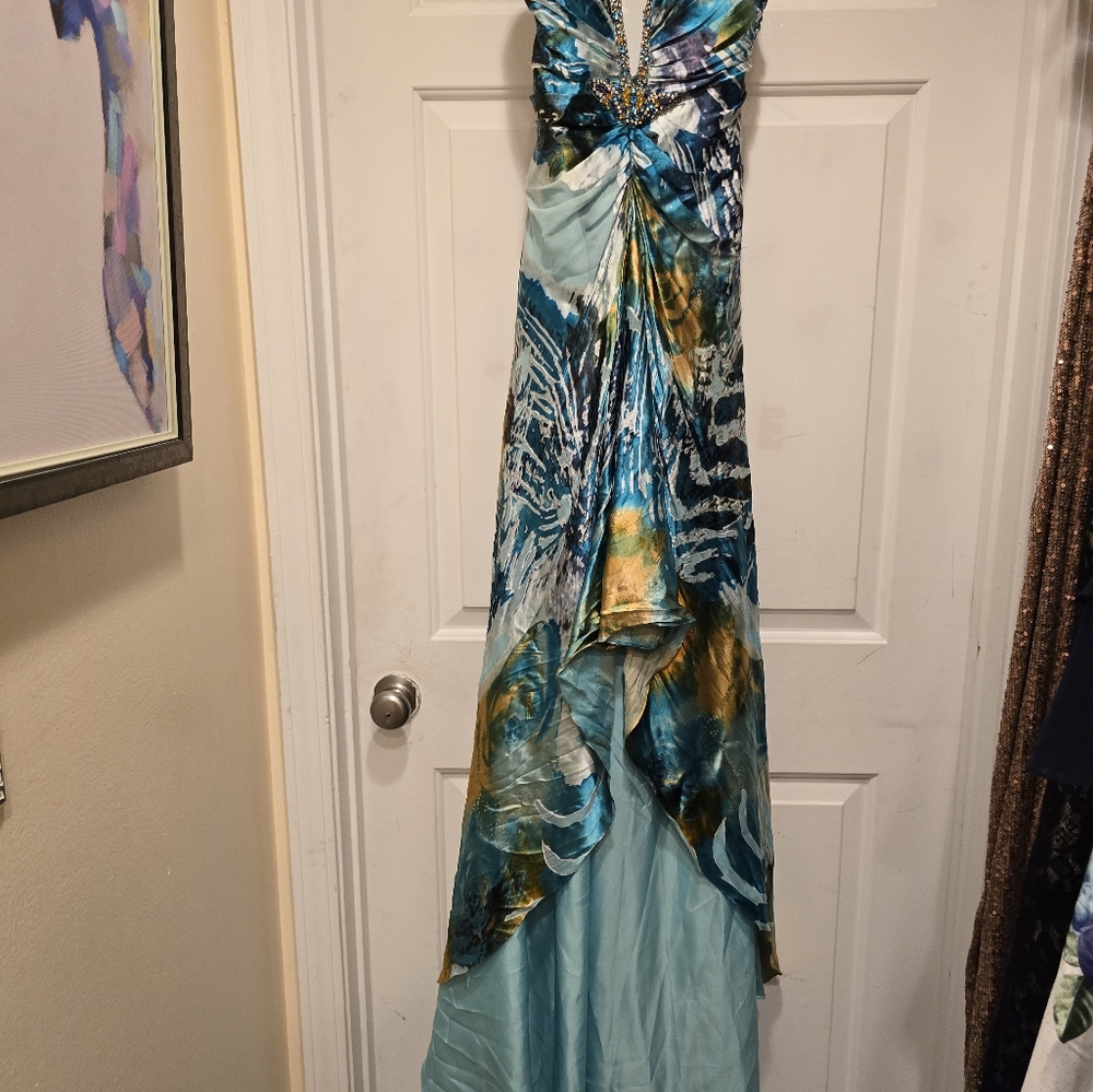 BEAUTIFUL high/low water print prom dress  retails $465